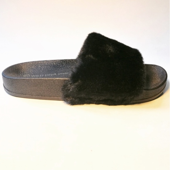 Black Fur Slides Slipper Sandals - Picture 4 of 4